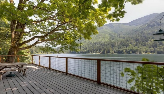 🏊‍♀️❤Silver Lake Cabin #24 - Lakefront - Private Dock - BBQ - Sleeps 4😎 in Maple Falls