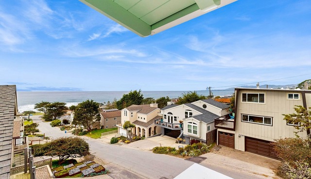 Single floor home w/ocean views, close to beach - dog friendly & easy access