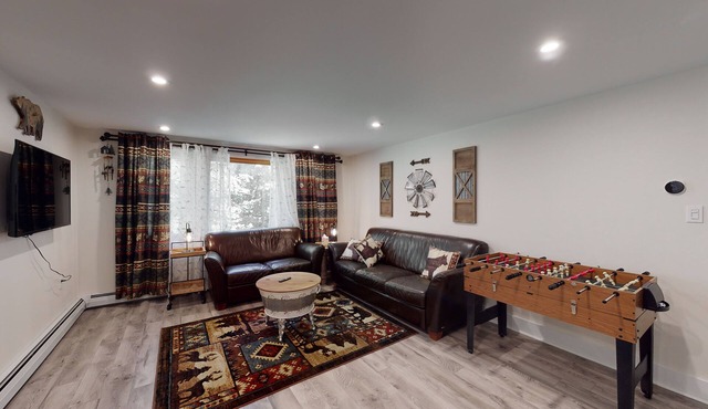 Single-Level Duplex with Fast WiFi & a Full Kitchen - Close to Magic Mountain in Windham