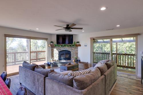 Ski, Hike & Fish: Mtn-View Gem w/Deck in Tuolumne