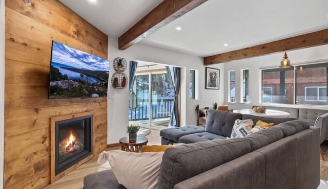 Ski In/Out | Hot Tub & Slopeside Views | Sleeps 4