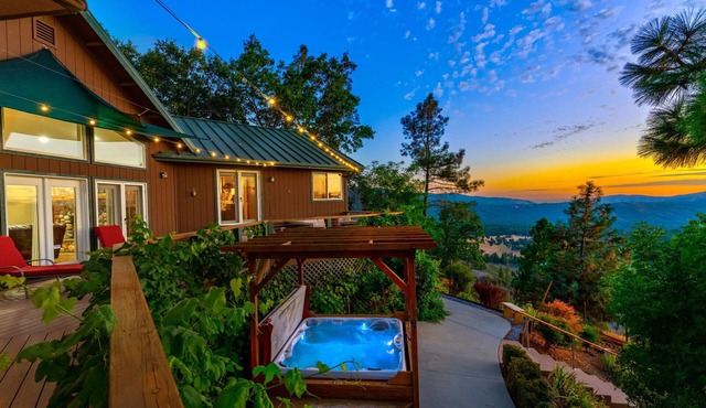 Skyline Lodge- amazing views w/spa/game room!