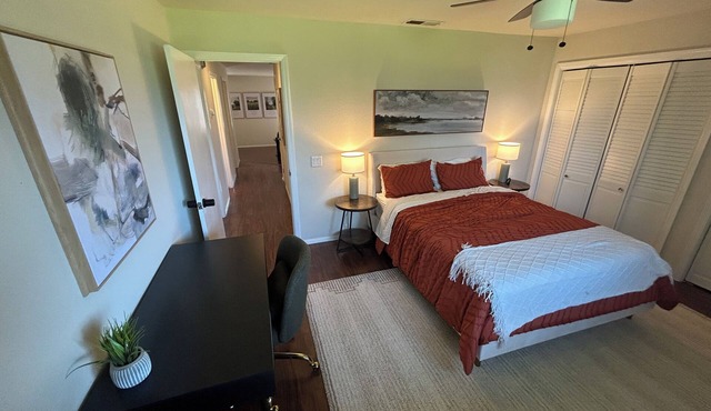 Sleek and Quiet 2-bedroom Suite by Olive Grove