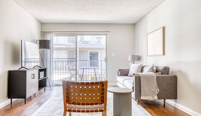 Sleek Glendale 1BR w/Gym, Pool, Lounge, walkable location, by Blueground