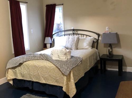 Sluice Box - Affordable, Convenient, and near Mendenhall Glacier- DISCOUNTS ON TOURS! in Mendenhaven