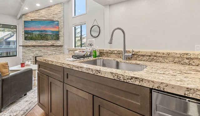 Snow Ridge Condo - Lakefront Complex, Walk to Lake, Heated Pool