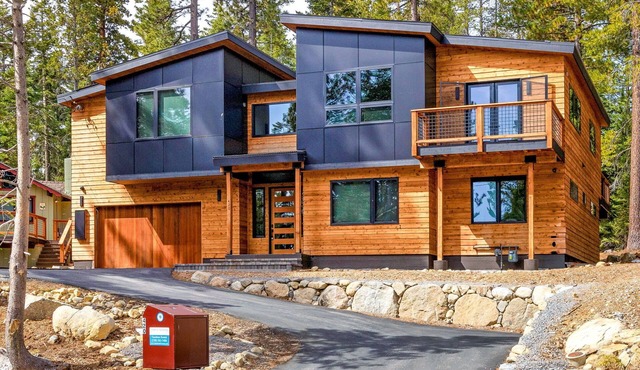 Snowbird Loop Lodge in Homewood