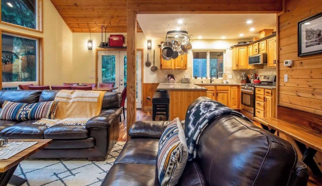 Snowline Lodge: Sauna, Hot Tub & 4 Kings in Glacier