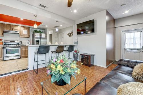 SoCal Launchpad: 3BR in Hawthorne, 4 Mi to SoFi!