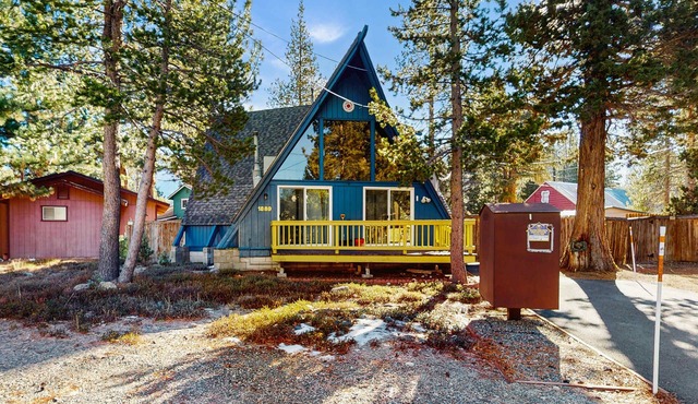 South Lake Tahoe House with Hot Tub - Close to Skiing, Walk to Dining