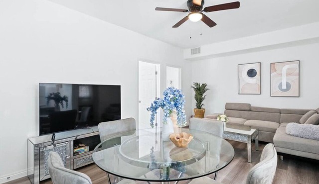 Spacious 2-bedroom apartment in pleasant Hacienda Heights with WiFi, AC