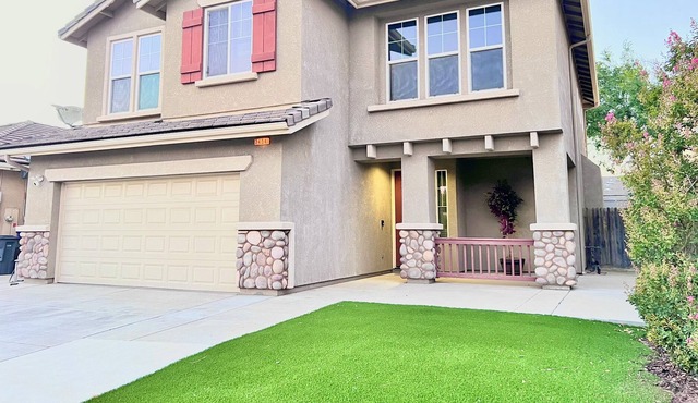 Spacious 3 bdrm/2.5 ba + loft near Clovis/hospital