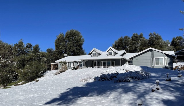 Spacious 3 BR Near Yosemite Park – 19 Miles Away