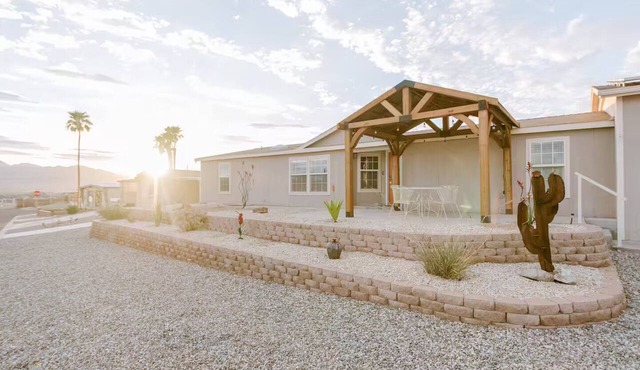 Spacious 4-bedroom Havasu Home with RV, Boat Parking & Jacuzzi