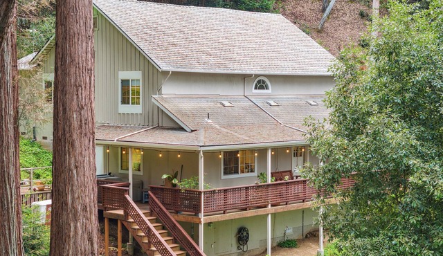 Spacious 4-bedroom house in lovely Brookdale with fitness room, WiFi