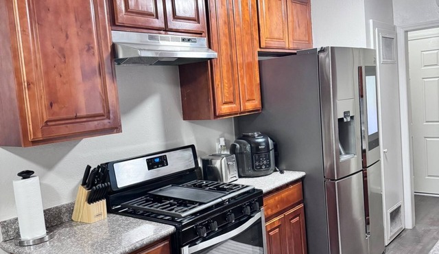 Spacious 4-bedroom house in charming Fresno with WiFi, AC, fitness room.