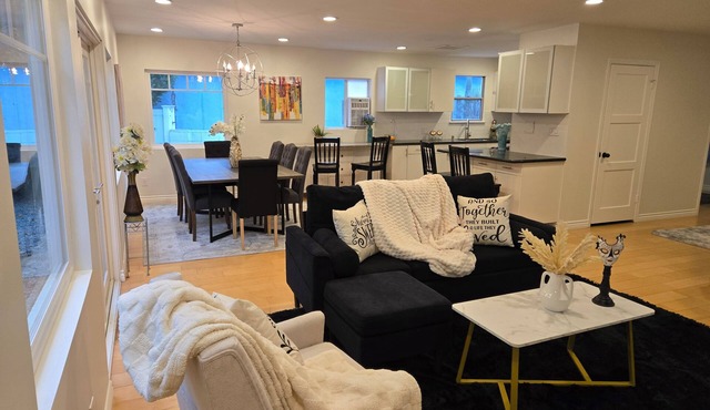 Spacious 4-bedroom house in terrific Los Angeles with AC