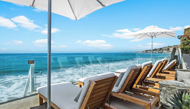 Spacious 5-bedroom beachfront house in Malibu Colony
