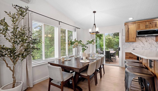 Spacious 5-bedroom farmhouse with WiFi and AC in enchanting Vancouver in Vancouver