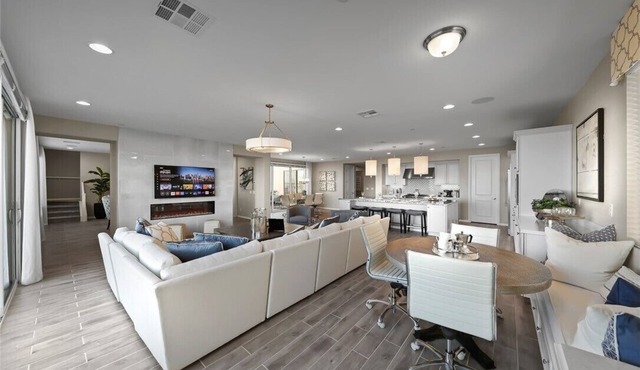 Spacious 5-bedroom house in amazing Las Vegas with AC