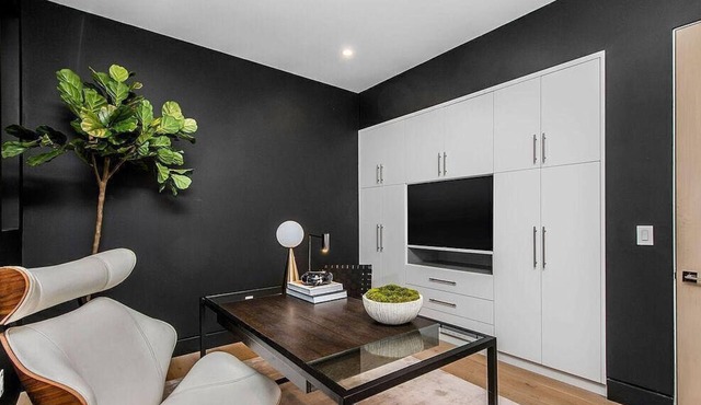 Spacious 5-bedroom house in pleasant Los Angeles neighborhood
