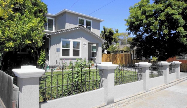 Spacious 5-bedroom house with AC and WiFi in charming Santa Clara
