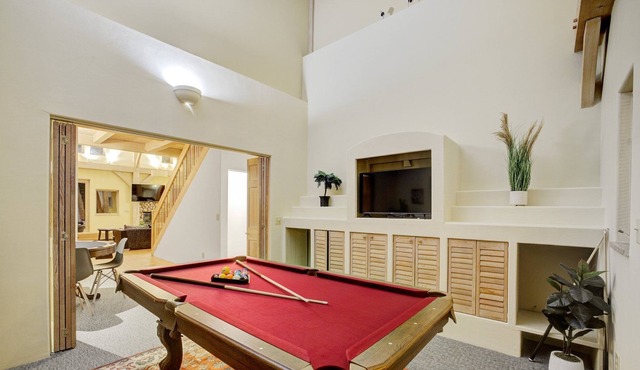 Spacious 5BD Marin Home w/ Billiards, Poker & BBQ
