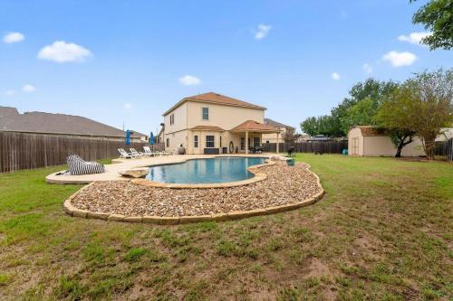Spacious 5BR *River Float *Pool *Fire Pit * in Cibolo