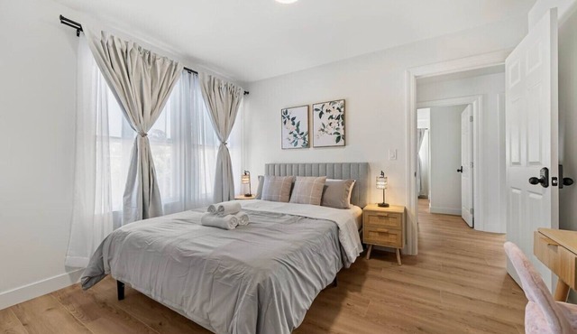 Spacious 7-BR Home in Hayward with A/C &Parking