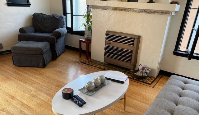 Spacious condo-style 1 Bedroom apartment in Long Beach