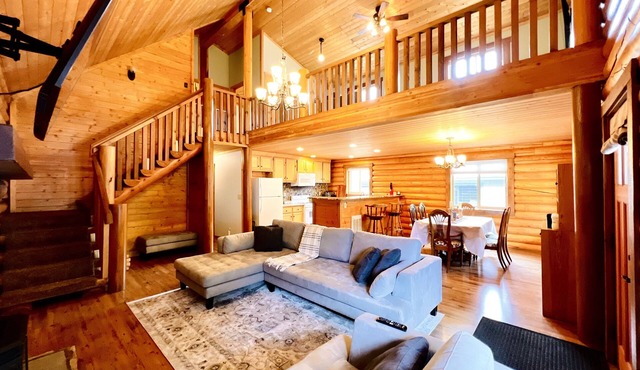Spacious & cozy 4 bedroom cabin w/mountain views