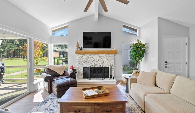 Spacious Fairway Escape | Views, WiFi, EV Plug