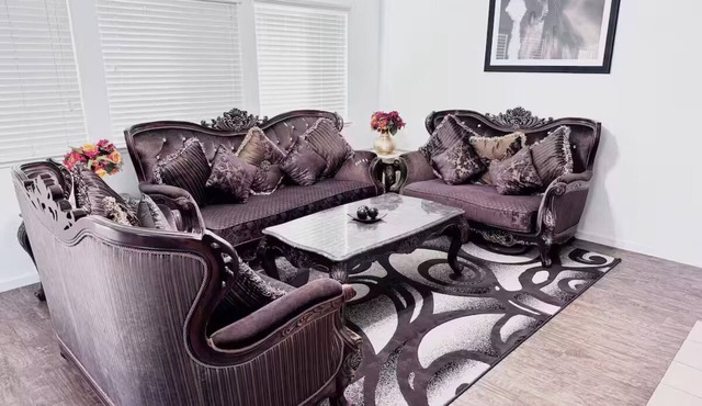 Spacious Family Home, Beautiful Yard & Game Room