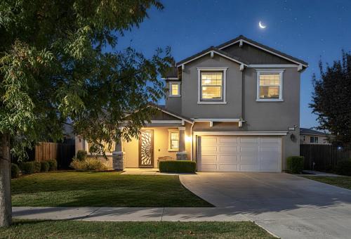 Spacious Family Home in Visalia Near Downtown and Parks