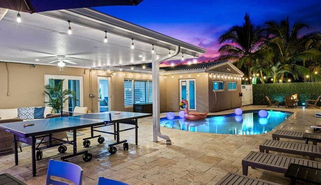 Spacious home w/pool, fire pit & grill in Lighthouse Point