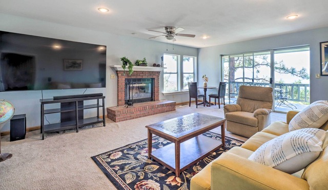 Spacious Home w/ Mtn Views & Starlink WiFi!