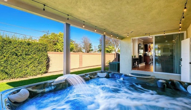 Spacious home with a private hot tub & enclosed yard - just minutes from Disney