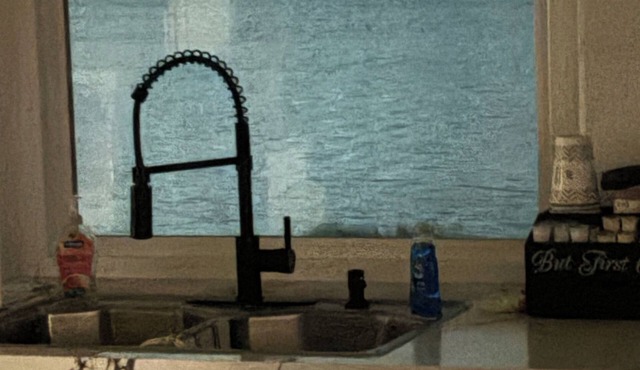 Spacious Lakeside Bungalow with large private deck and breath taking views