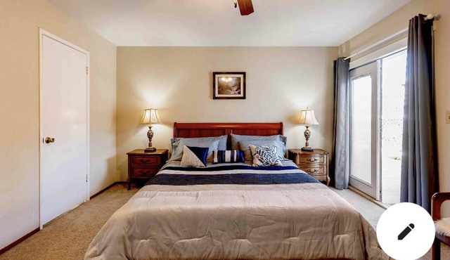 Spacious Master Suite with Private entrance & bathroom,key-box self-check in ! in Roseville