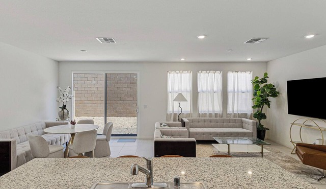 Spacious modern cozy 5-bedroom single house near parks in south west Las Vegas