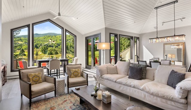 Spacious Multi-Level Townhome W/Deck, Views! Grill, Garage, Large Balcony! On Free Shuttle Route in Snowmass Village