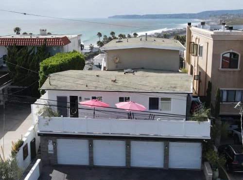 Spacious Ocean View Blufftop Compound