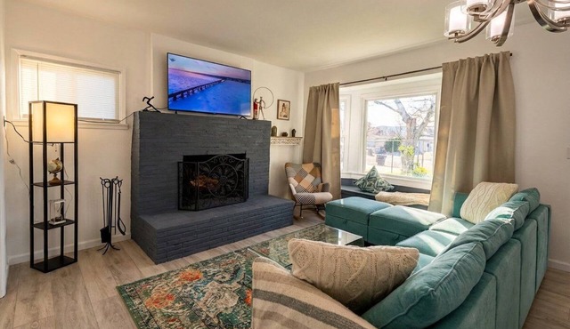 Spacious Pet-Friendly Home in Lancaster, Private Yard, Parking & Fast WiFi