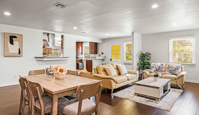 Spacious Retreat w Large Kitchen Outdoor Patio