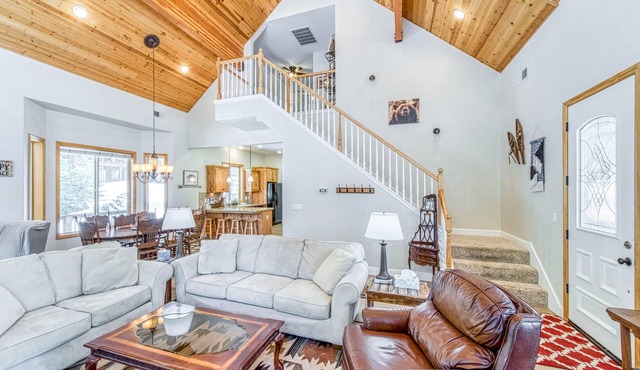 Spacious Shaver Cabin w/Room for the Whole Family