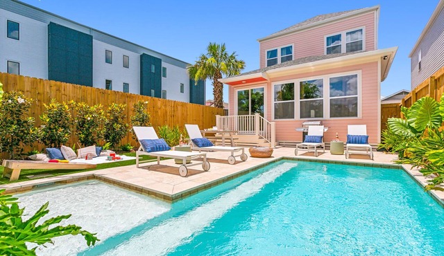 Spacious Upscale Home w/heated Pool+Parking NearFQ in New Orleans