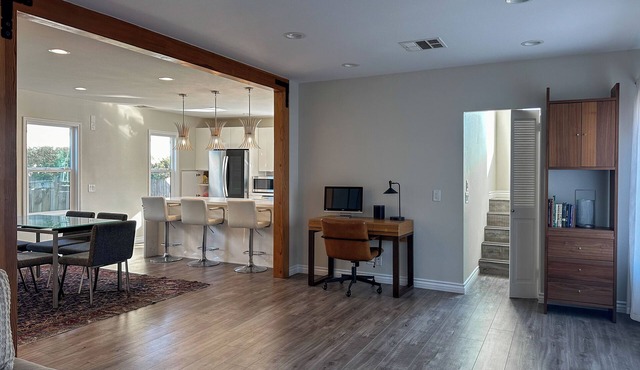 Spacious West LA Home 3BR/3Bath Parking, Backyard in Los Angeles