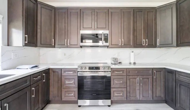 Sparkling Family Home in Clovis -walking distance to restaurants and shopping