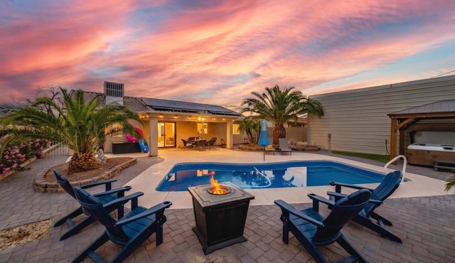 Sparkling Pool/Spa/Game Room/RV Port