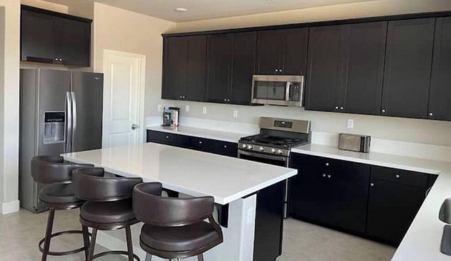 Sparks/Reno - 4BD/2.5BA Getaway